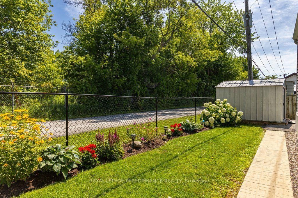 16 Eastgate Avenue • Ottawa, ON photo 40