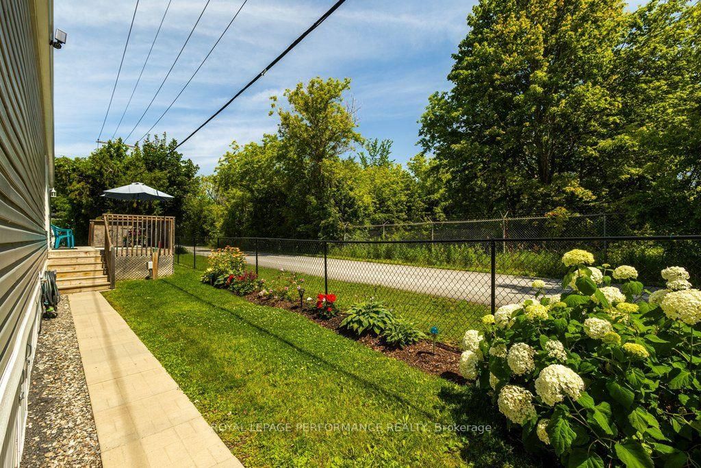 16 Eastgate Avenue • Ottawa, ON photo 41