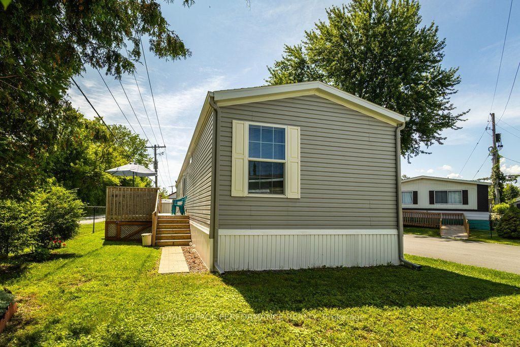 16 Eastgate Avenue • Ottawa, ON photo 45