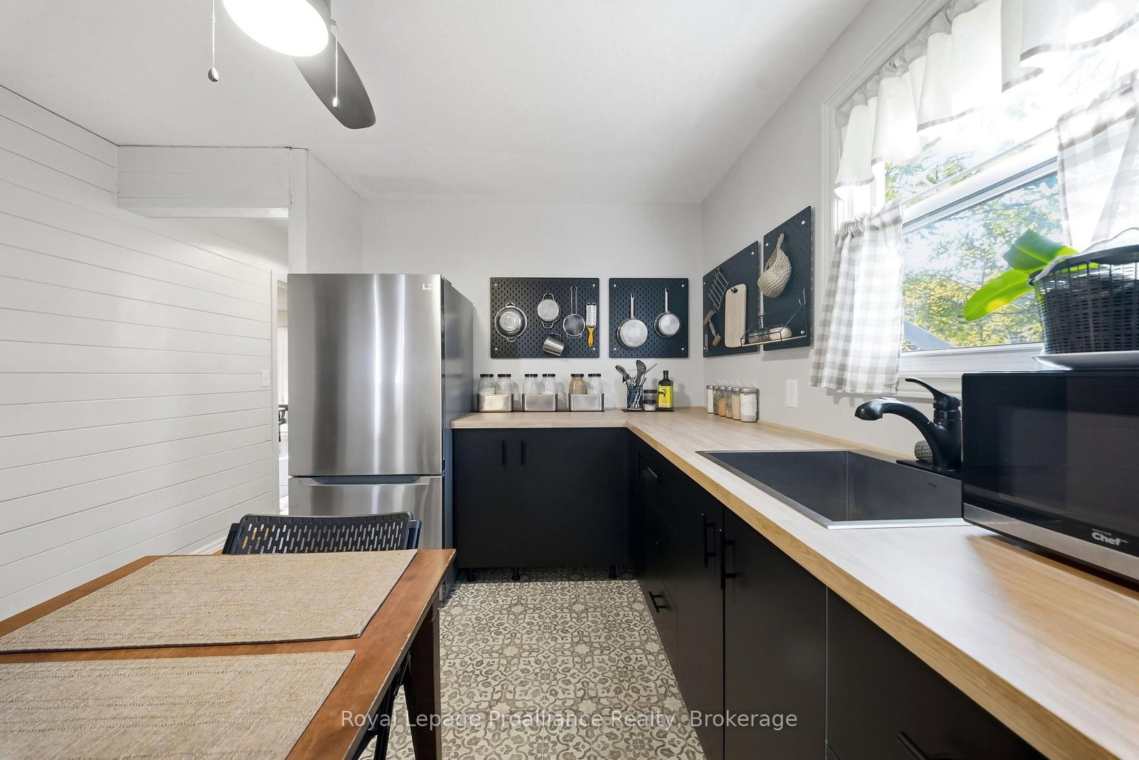 44 Geddes Street • Belleville, ON photo 11