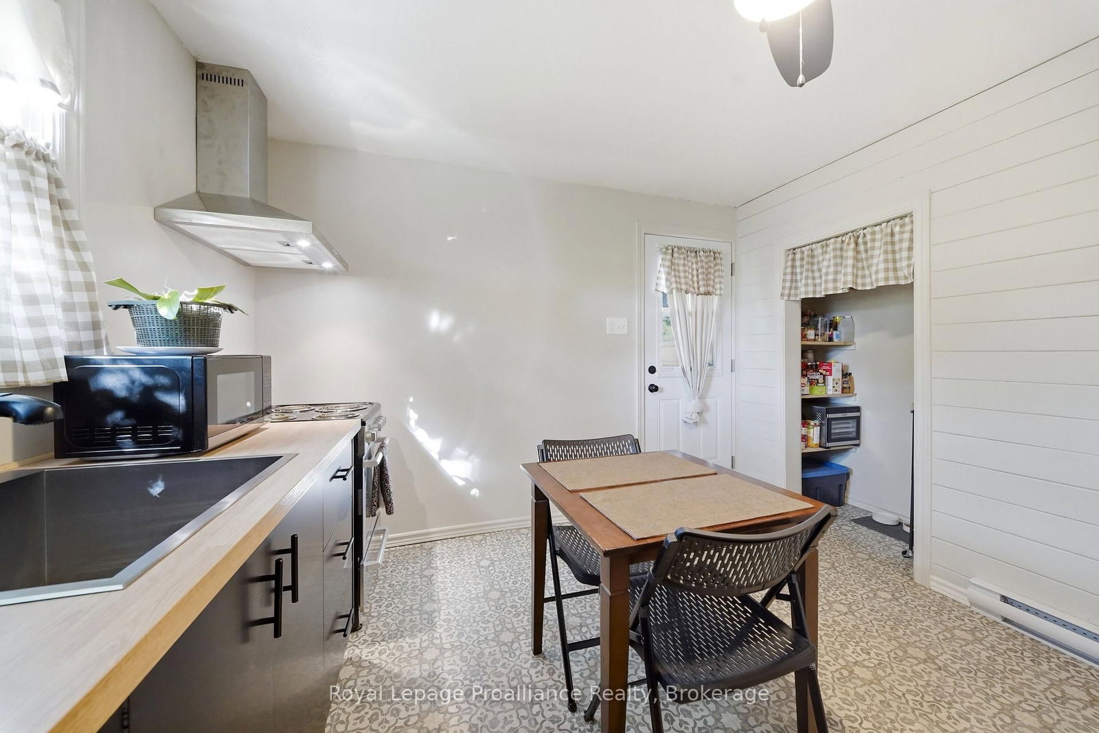 44 Geddes Street • Belleville, ON photo 14