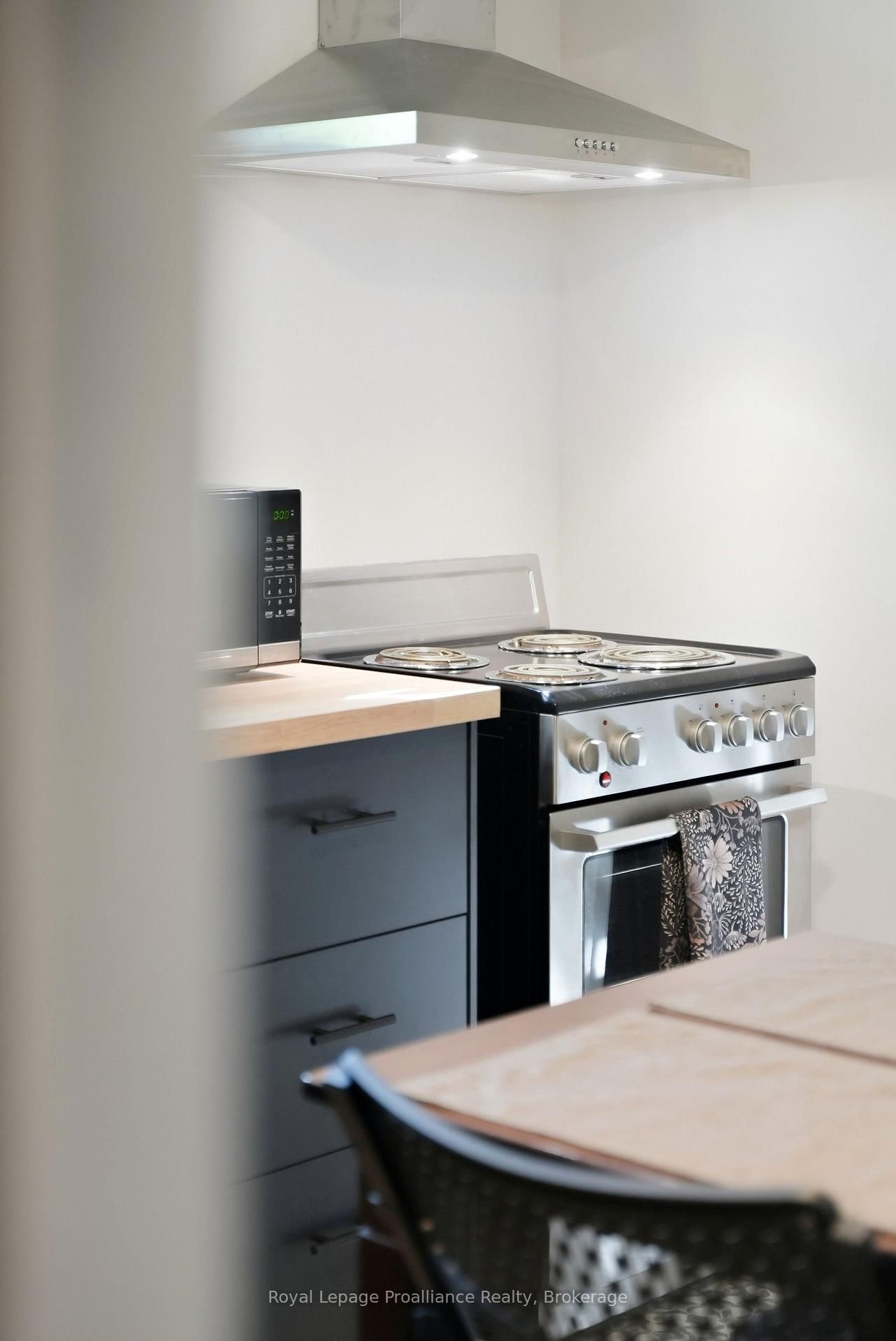 44 Geddes Street • Belleville, ON photo 8