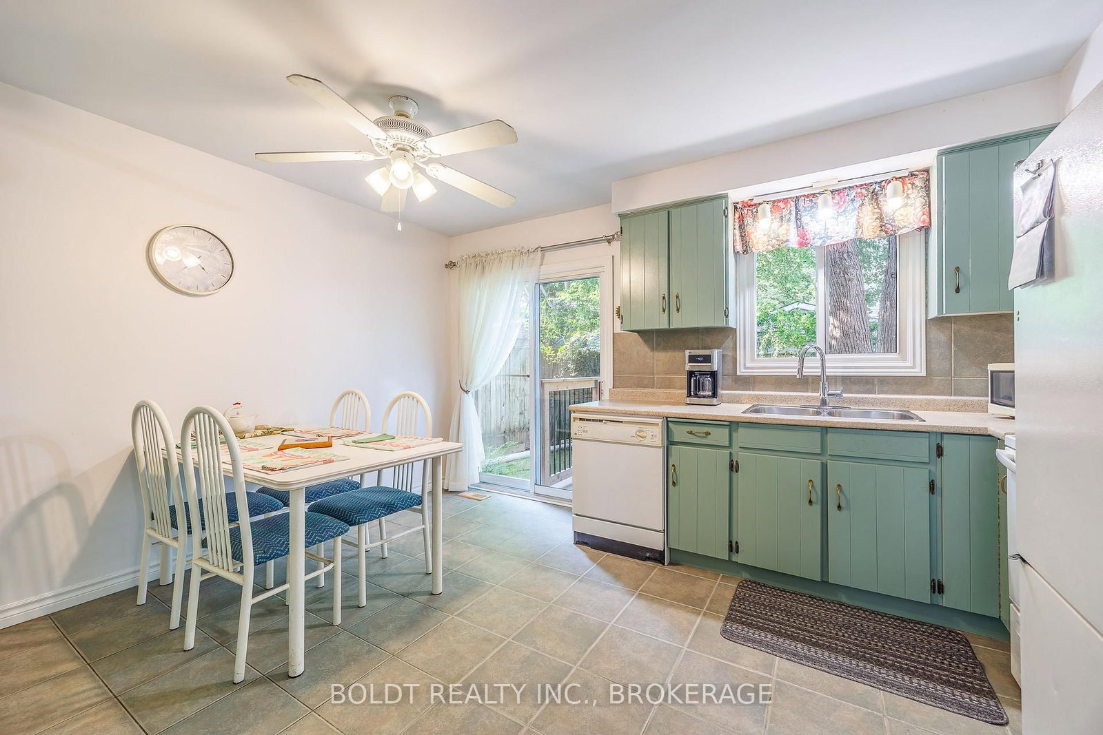 13 1/2 Northglen Avenue • St. Catharines, ON photo 9