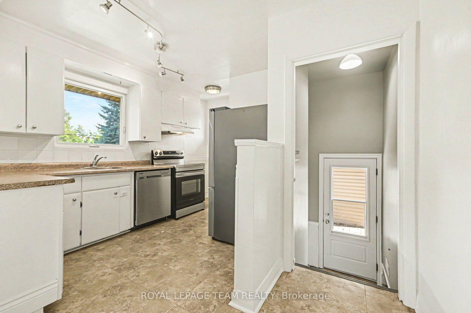 3 Donna Street • Ottawa, ON photo 13