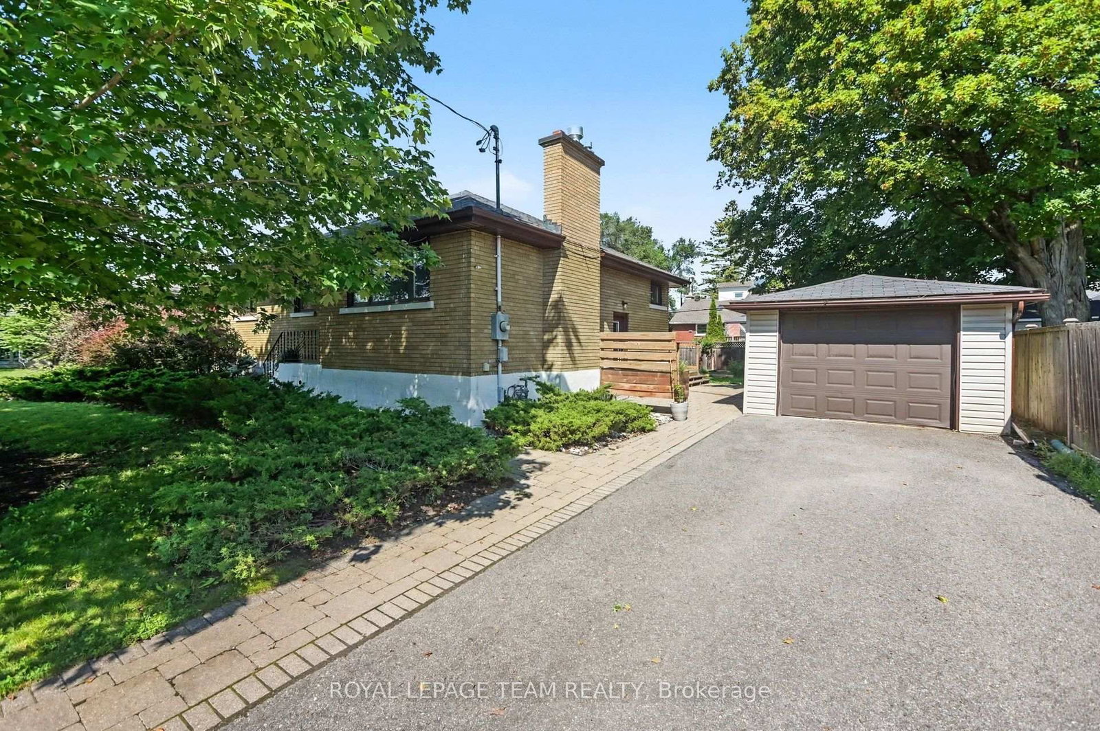 3 Donna Street • Ottawa, ON photo 3