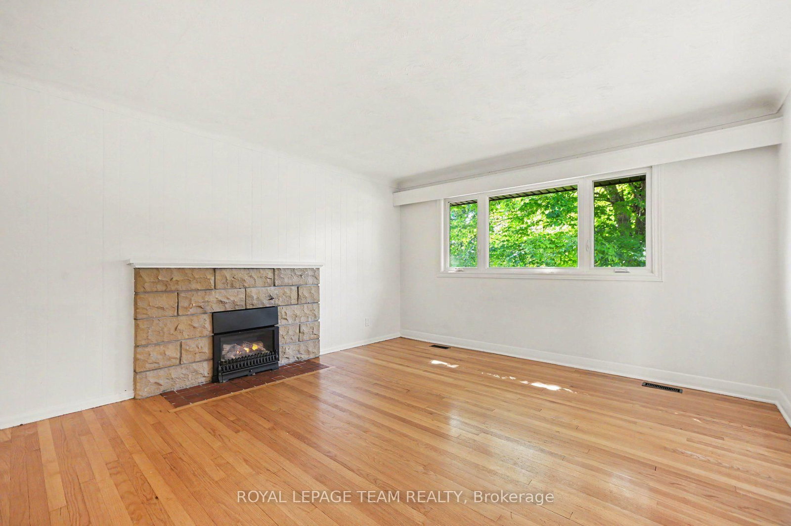 3 Donna Street • Ottawa, ON photo 5