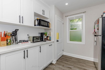 16 Ainslie Avenue • Hamilton, ON photo 8