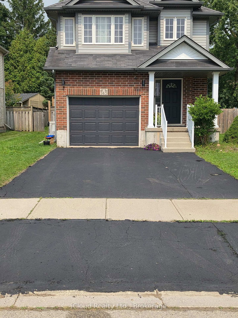 745 Reid Crescent