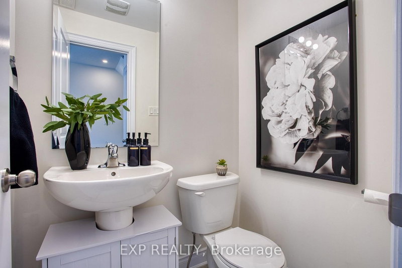 383 Dundas St E photo 5