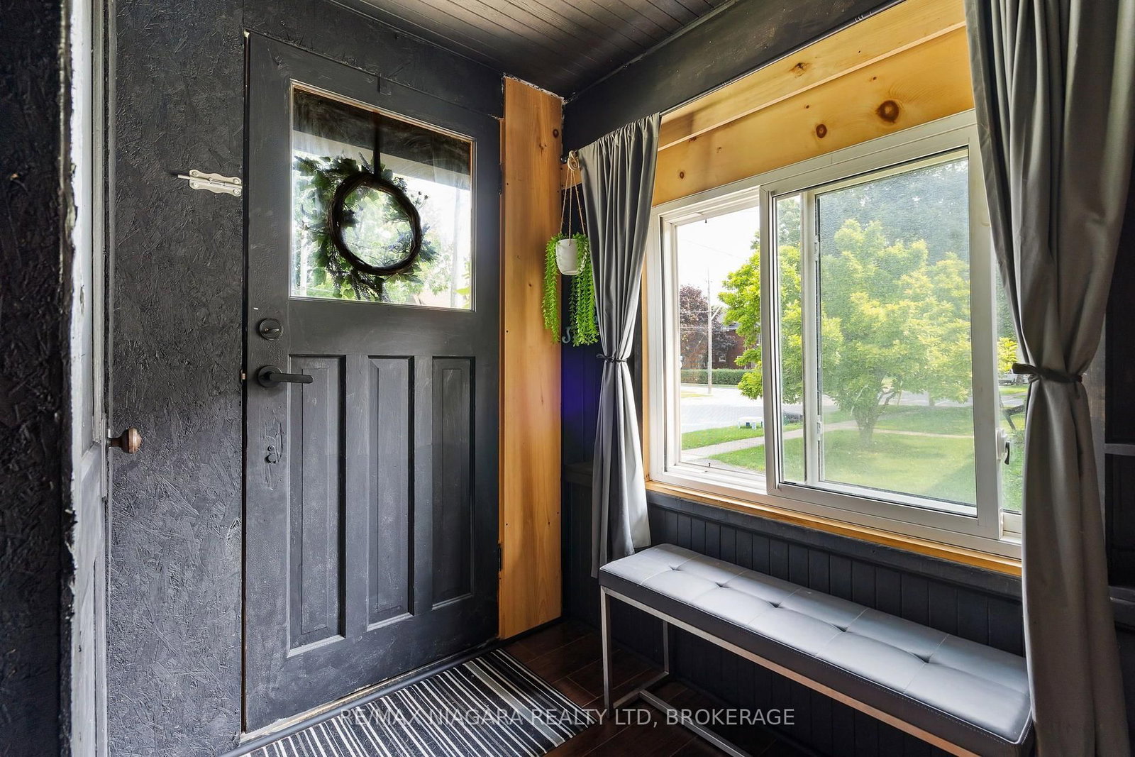 214 Kent Street • Port Colborne, ON photo 4