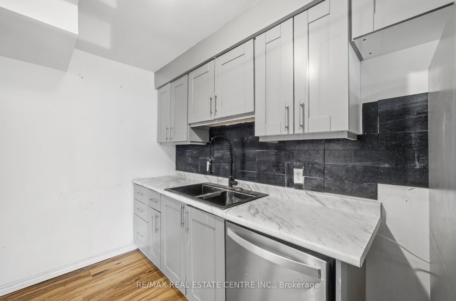 10-76 Borden Pkwy, Kitchener, view 8