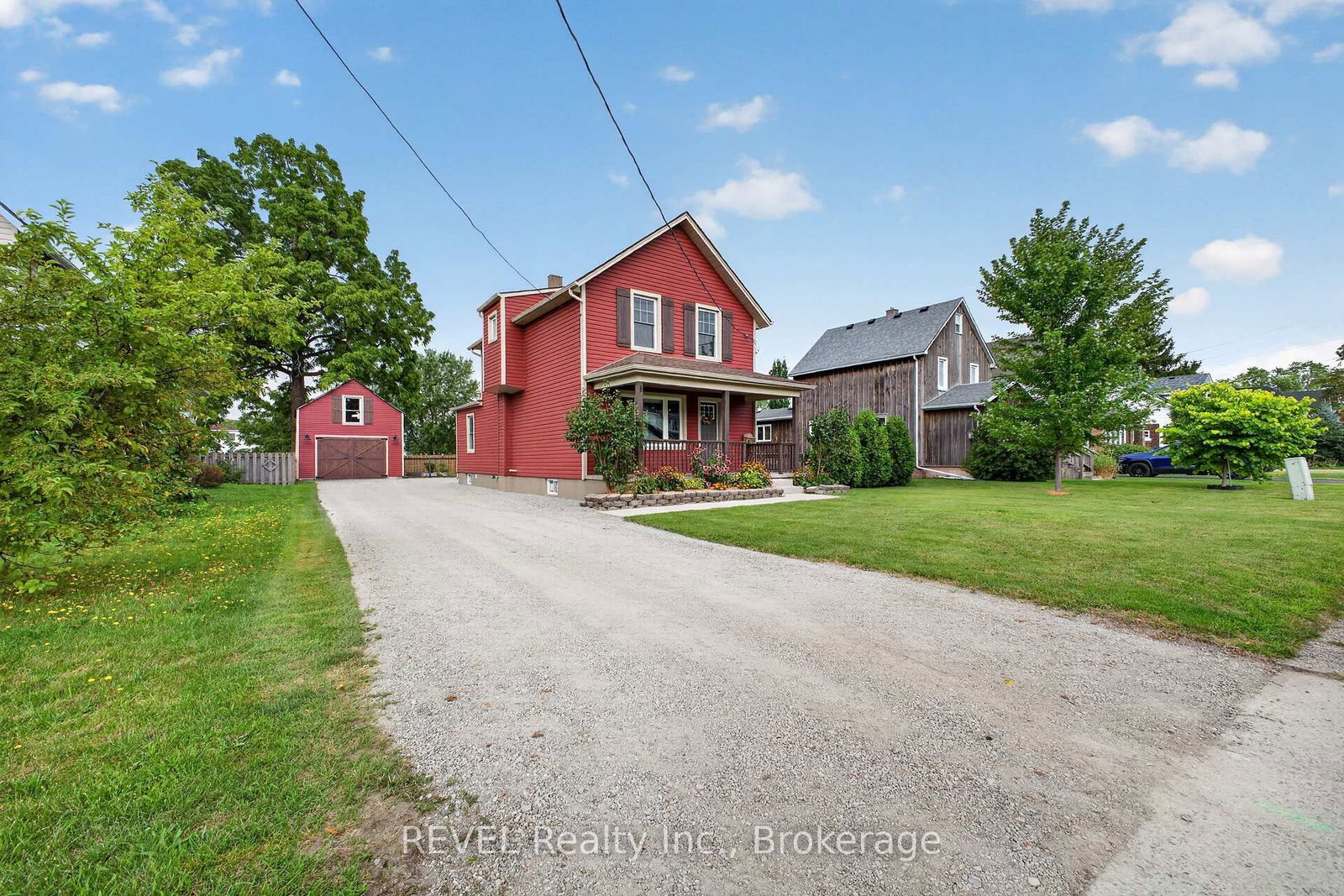 312 Phipps Street • Fort Erie, ON photo 2