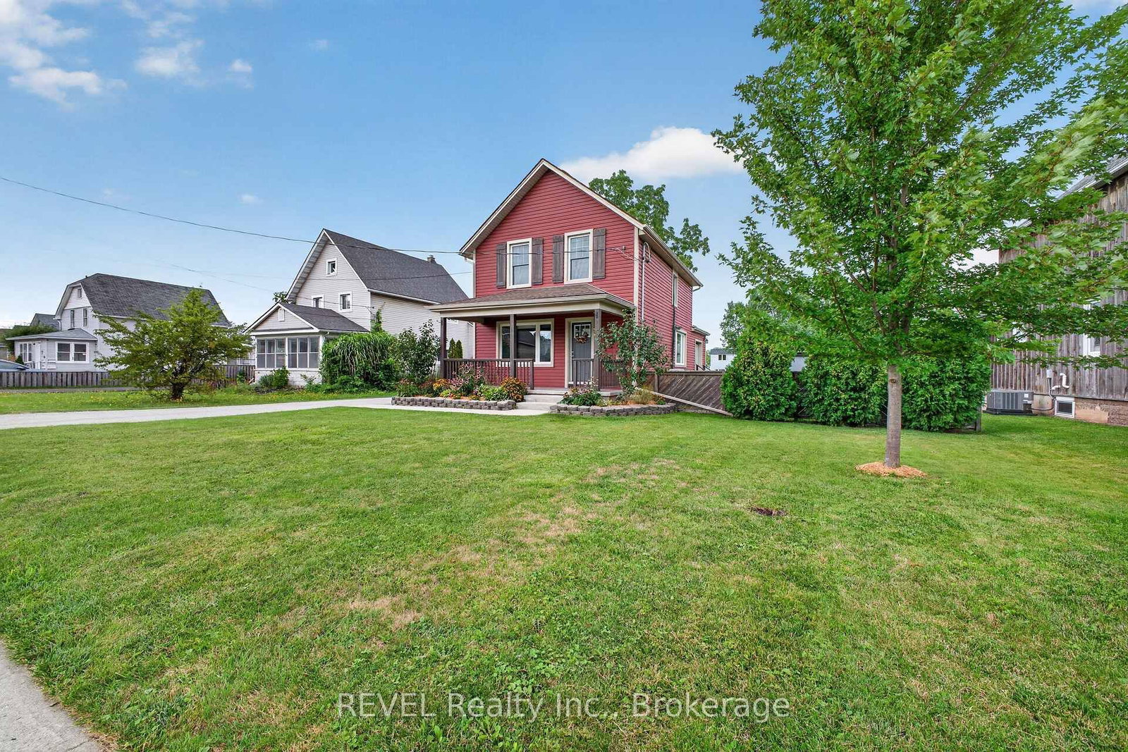 312 Phipps Street • Fort Erie, ON photo 5