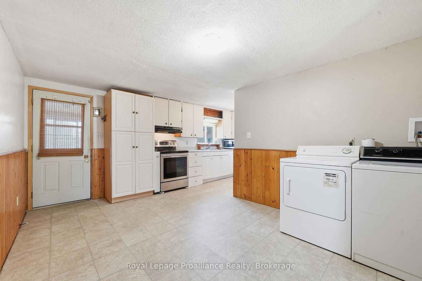 252 Sidney Street • Quinte West, ON photo 4