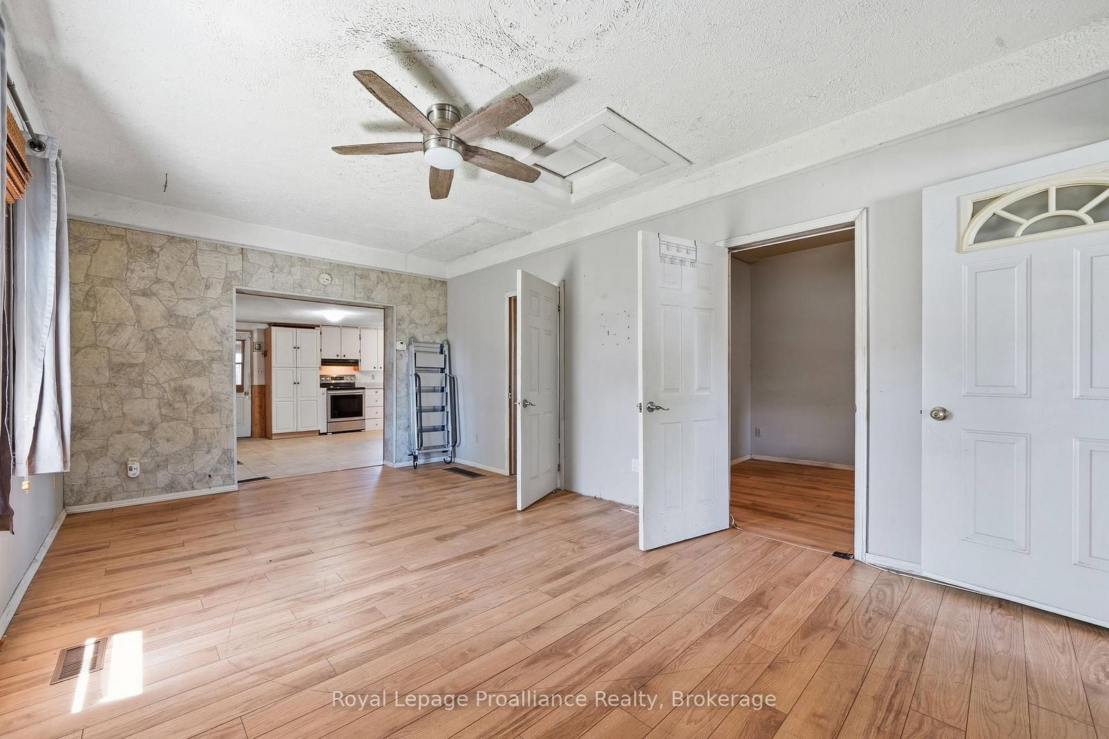 252 Sidney Street • Quinte West, ON photo 9