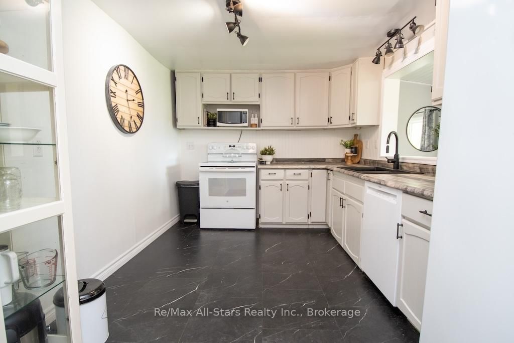 9 Riverside Drive • Kawartha Lakes, ON photo 16