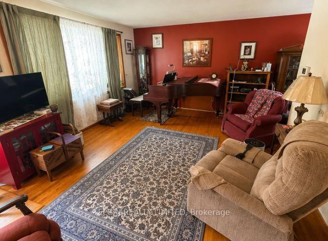 14 Glanworth Avenue • St. Thomas, ON photo 2