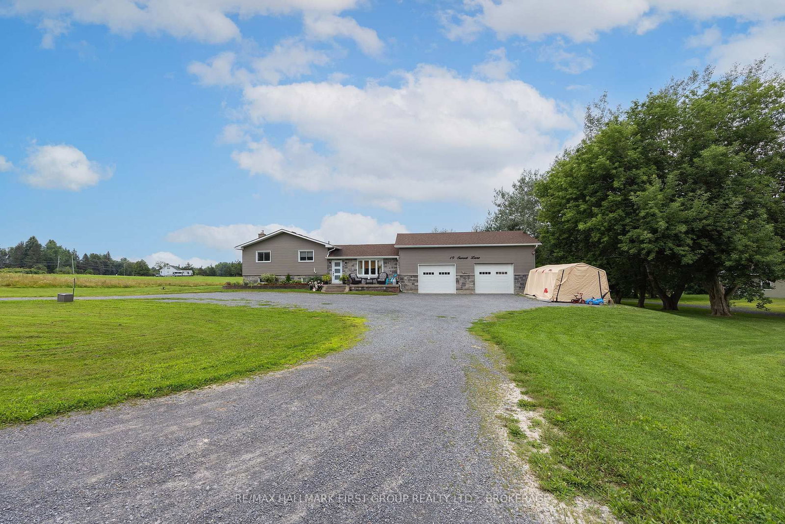 19 Sunset Lane • Kingston, ON photo 3