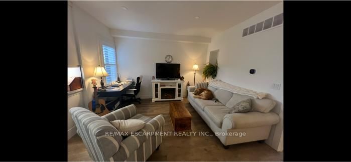 1 - 372 MARY Street