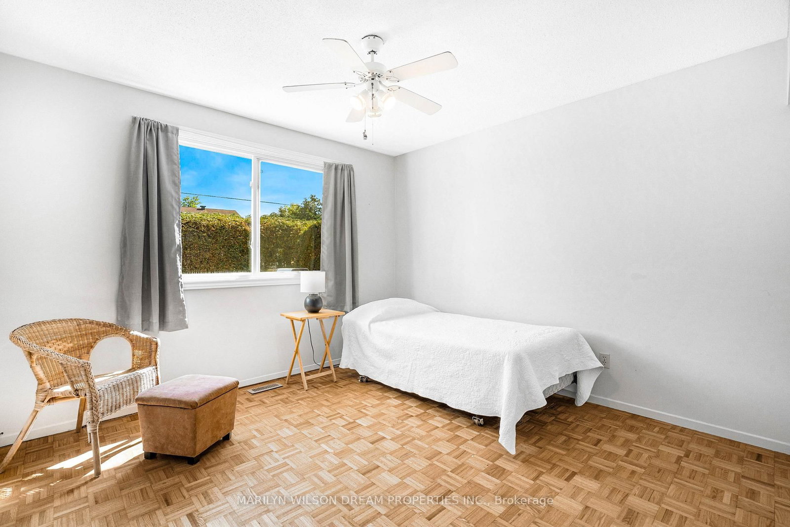 20 Coolbrook Crescent • Munster, ON photo 14