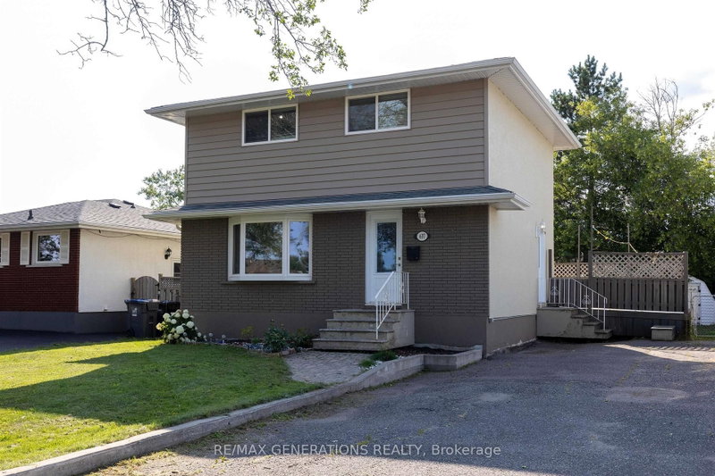 637 Redwood Avenue W