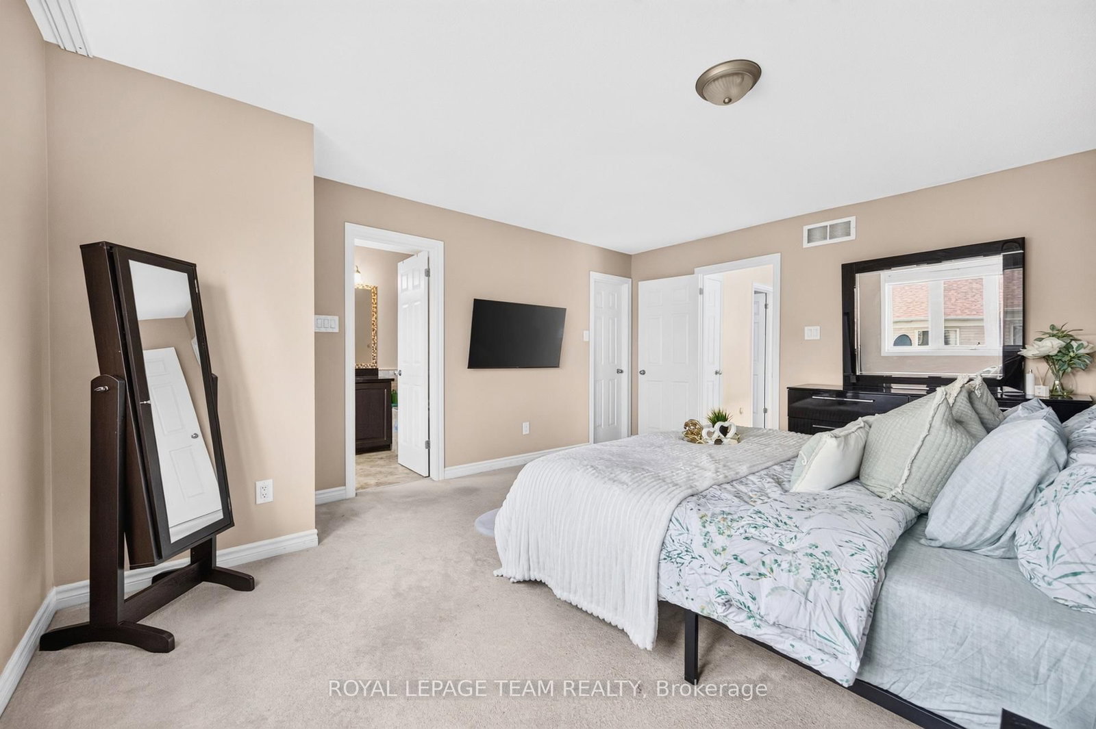 599 Malkowski Street • Ottawa, ON photo 18