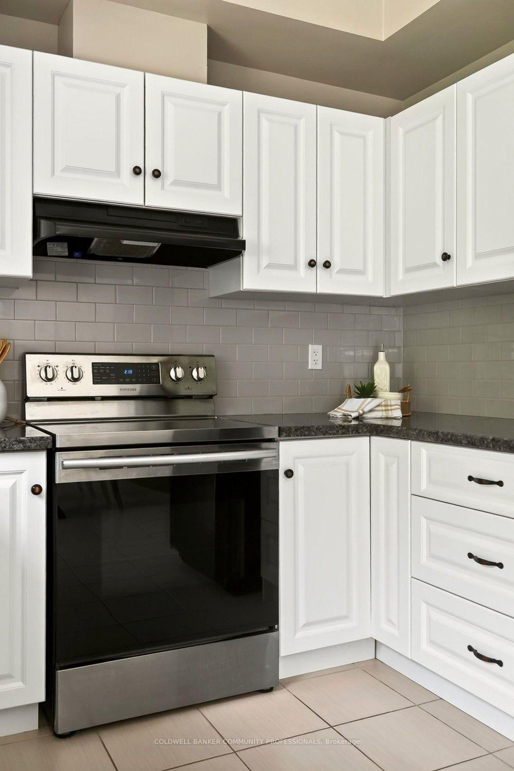 44 Westbank Trail • Hamilton, ON photo 14