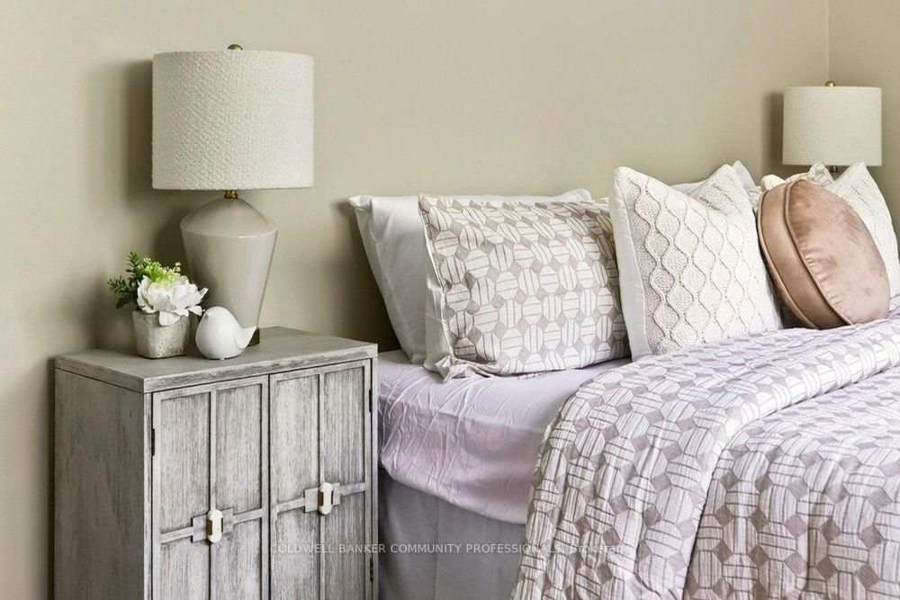44 Westbank Trail • Hamilton, ON photo 32