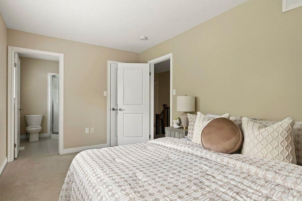 44 Westbank Trail • Hamilton, ON photo 33