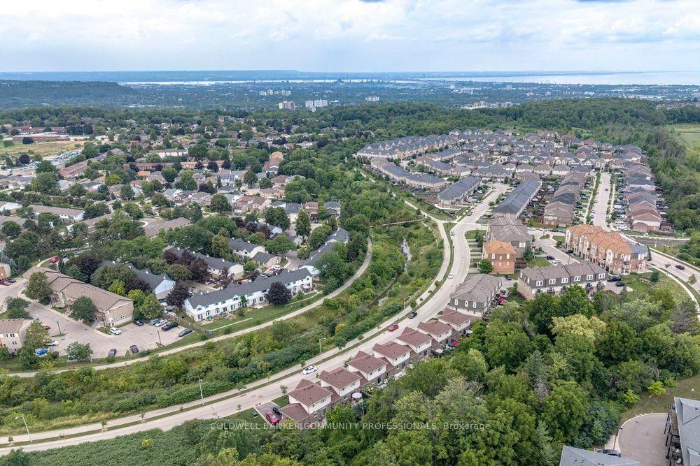 44 Westbank Trail • Hamilton, ON photo 42