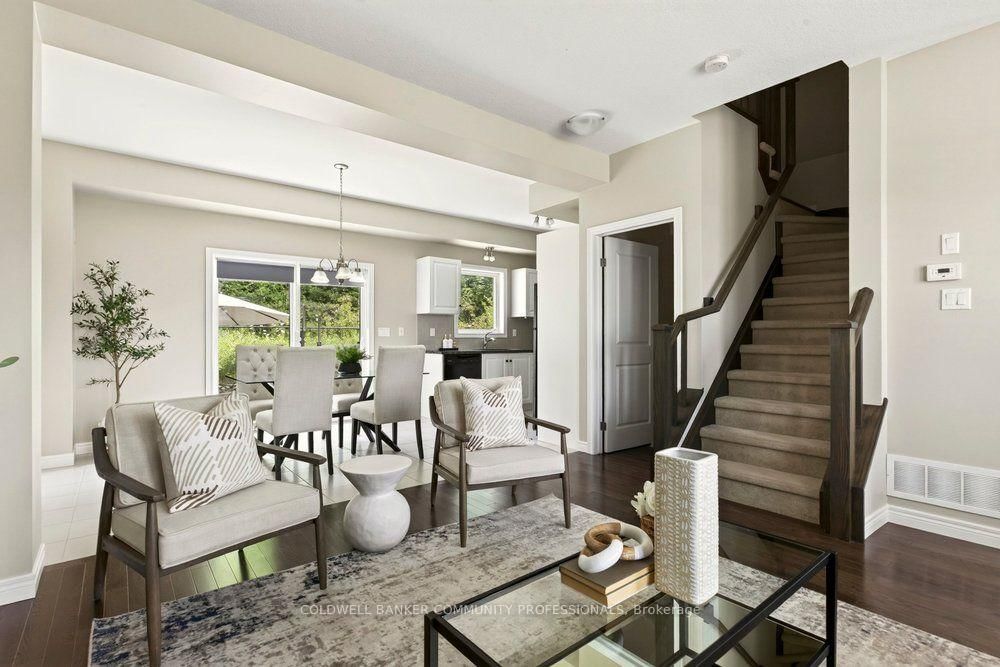 44 Westbank Trail • Hamilton, ON photo 5