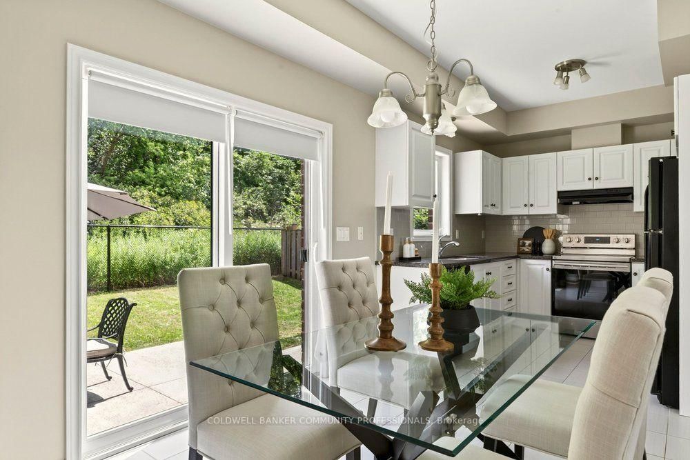 44 Westbank Trail • Hamilton, ON photo 9