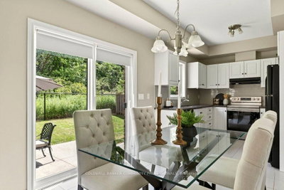 44 Westbank Trail • Hamilton, ON photo 9