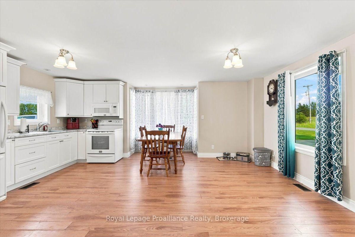 611 County Rd 15 • Prince Edward County, ON photo 11