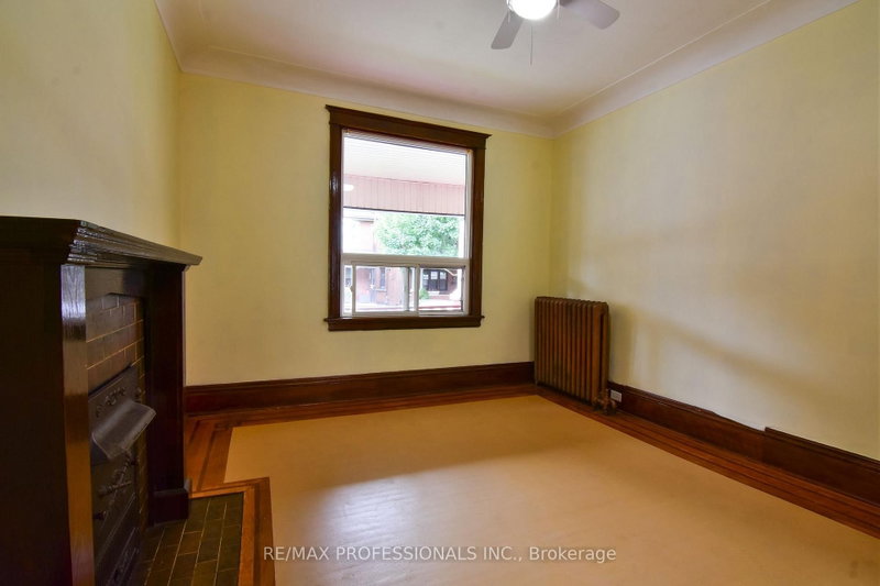 49 Spadina Avenue