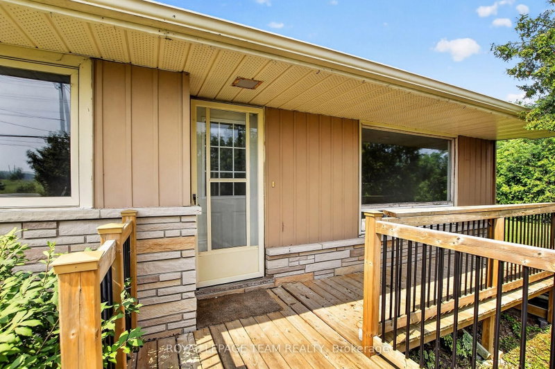 3679 Dunrobin Road