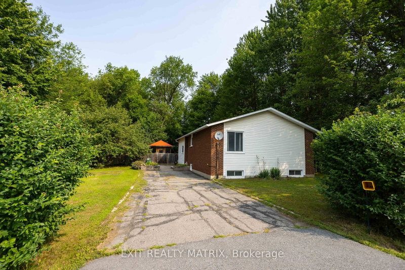 2174 Des Pins Street