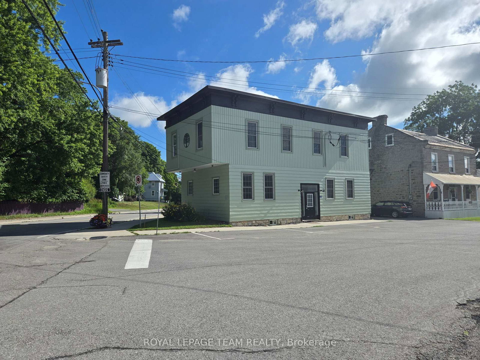 106 Renfrew Street S • Pakenham, ON photo 1