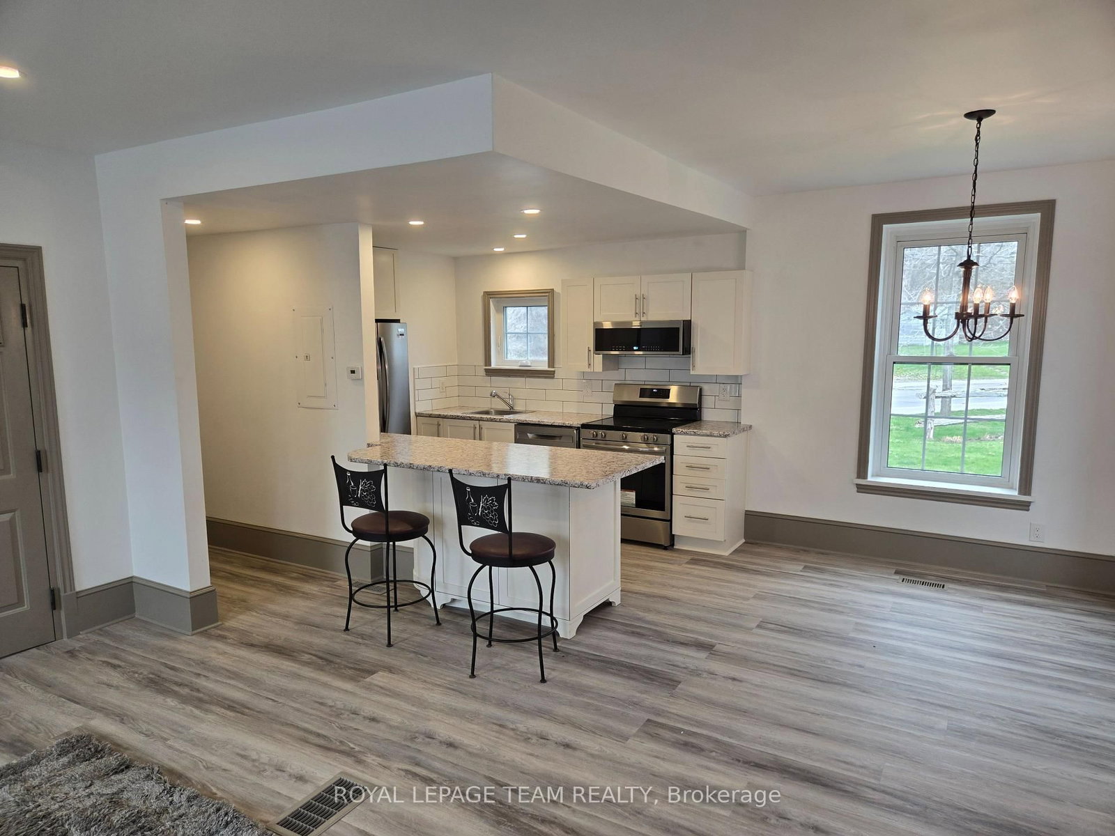 106 Renfrew Street S • Pakenham, ON photo 10