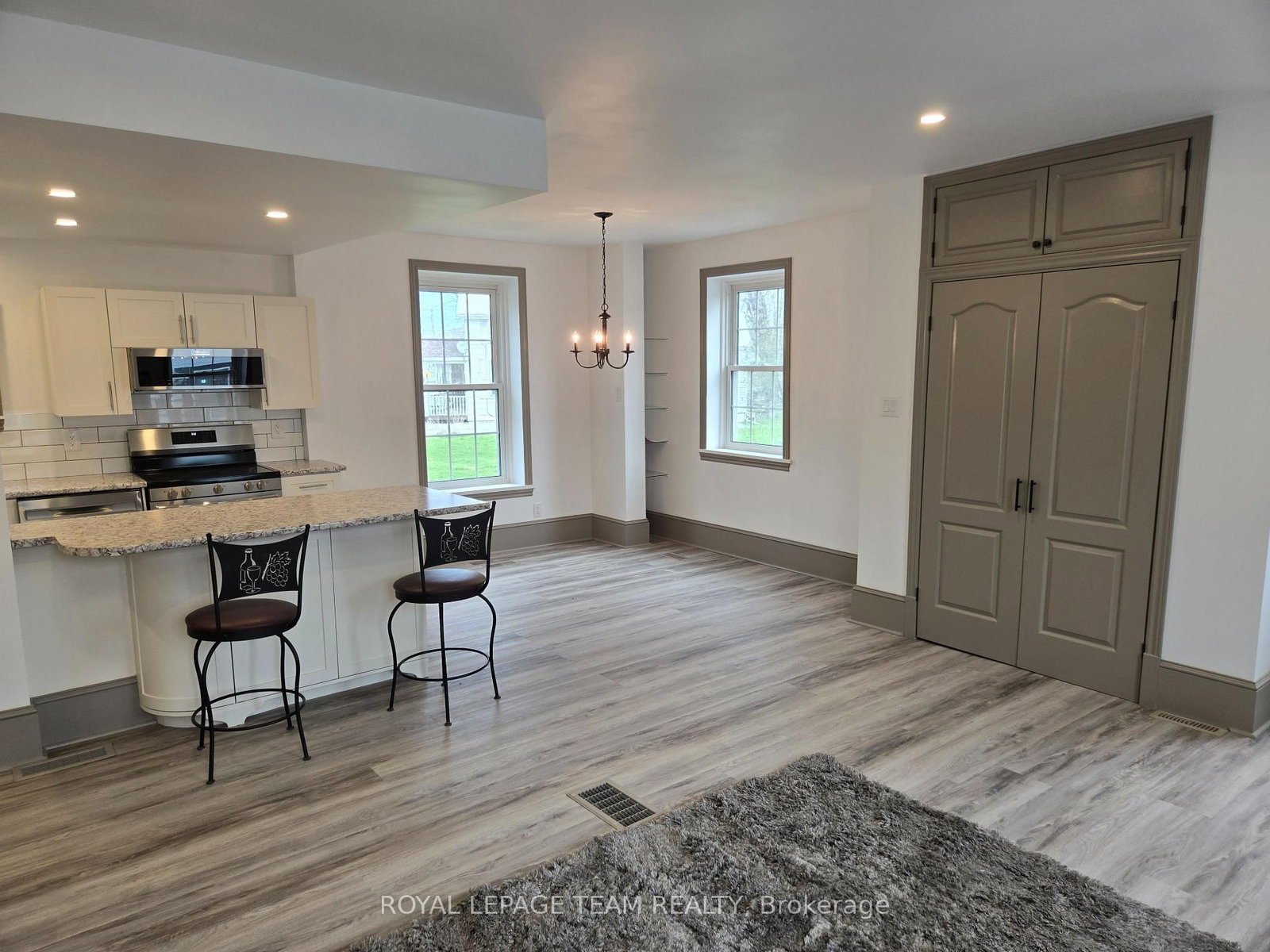 106 Renfrew Street S • Pakenham, ON photo 11