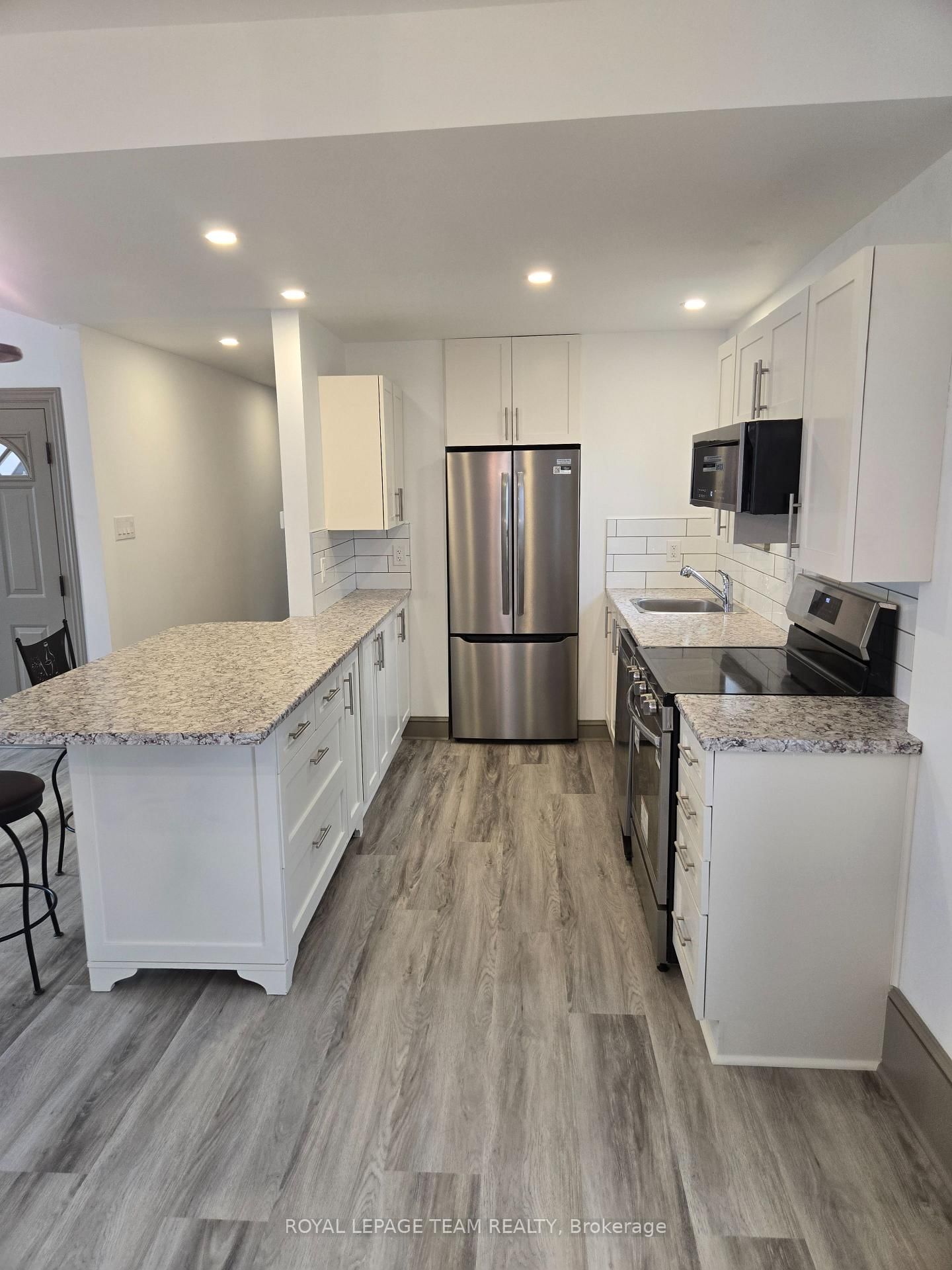 106 Renfrew Street S • Pakenham, ON photo 12