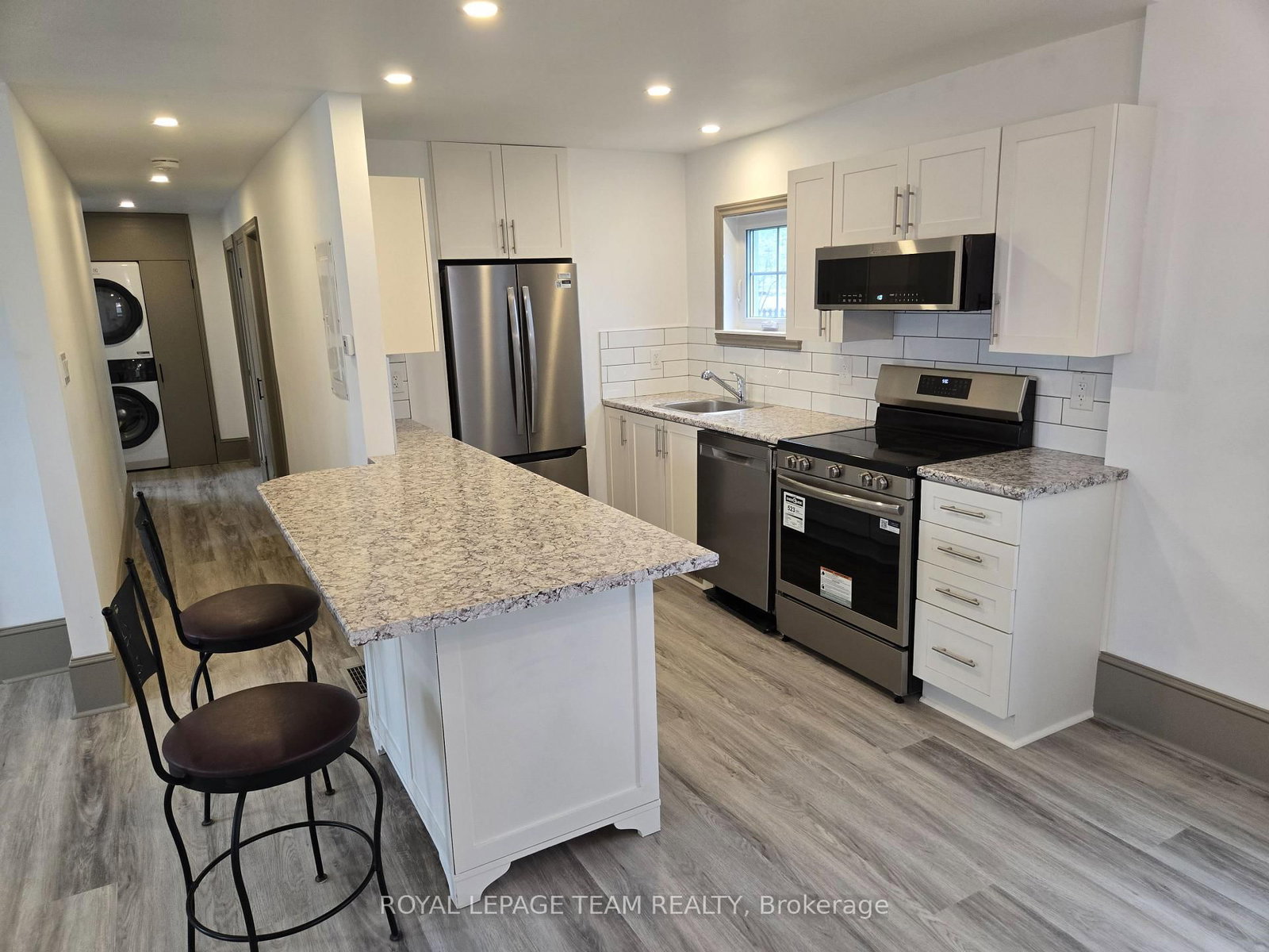 106 Renfrew Street S • Pakenham, ON photo 13