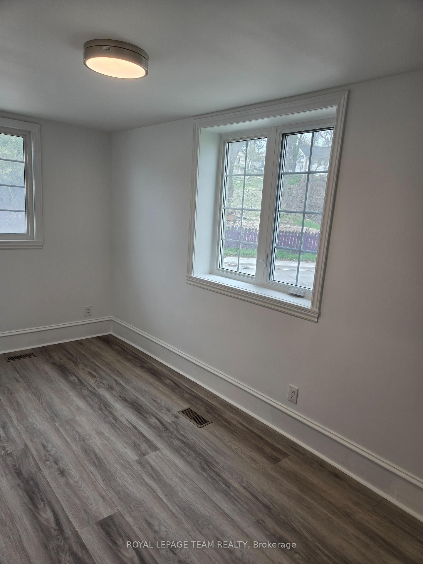 106 Renfrew Street S • Pakenham, ON photo 18