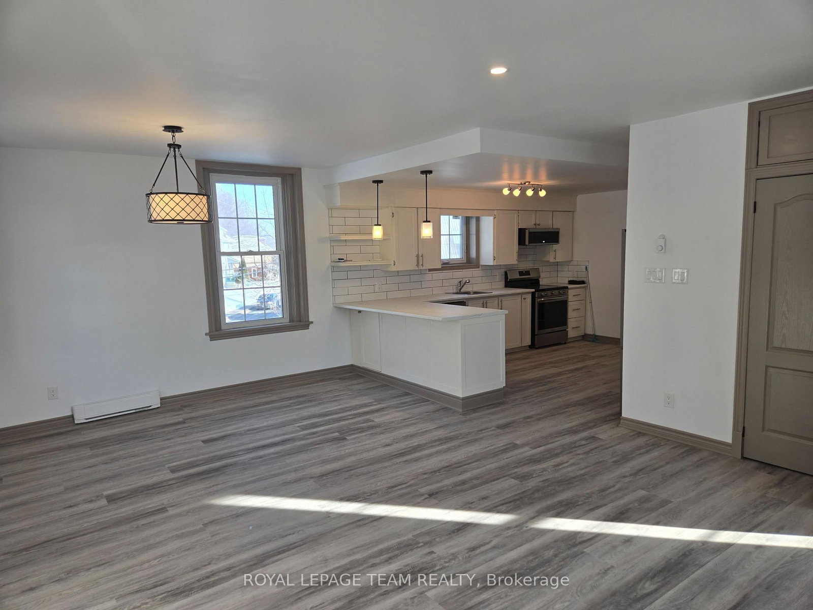 106 Renfrew Street S • Pakenham, ON photo 23