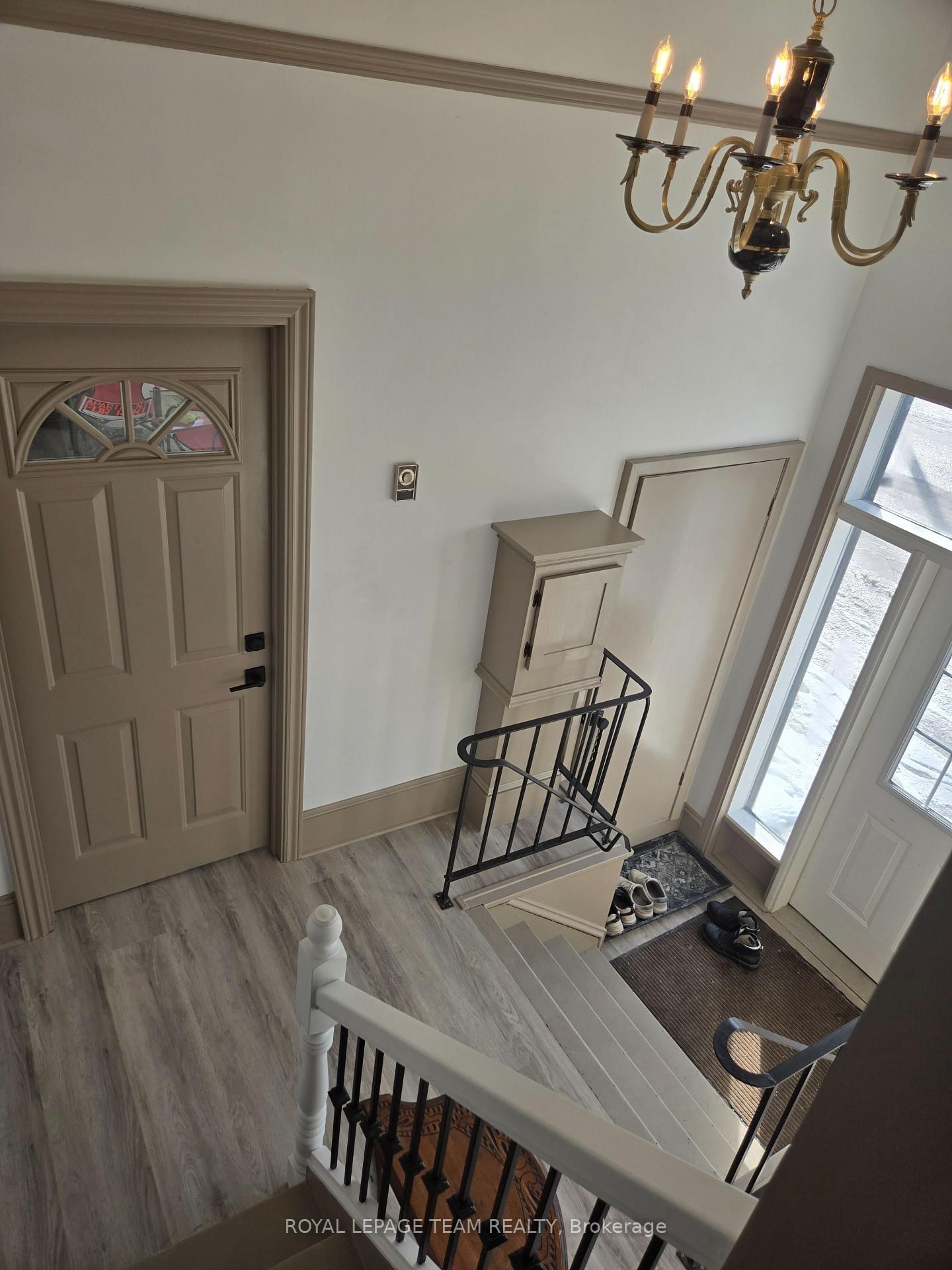 106 Renfrew Street S • Pakenham, ON photo 5
