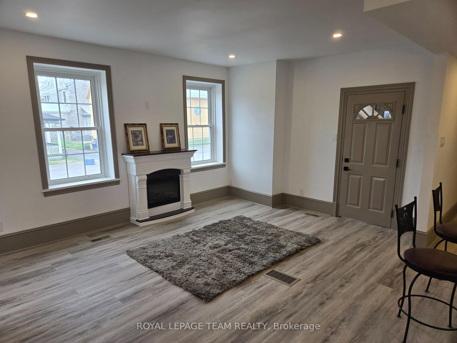 106 Renfrew Street S • Pakenham, ON photo 7
