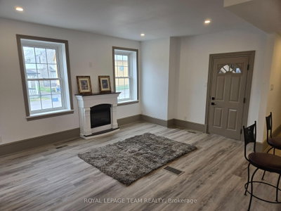 106 Renfrew Street S • Pakenham, ON photo 7