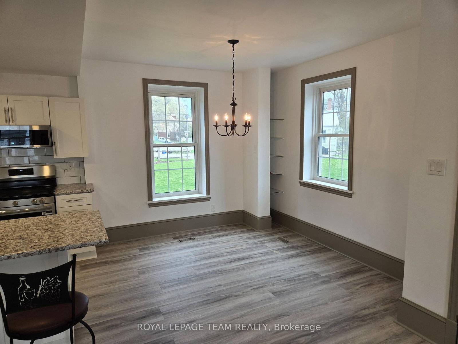 106 Renfrew Street S • Pakenham, ON photo 9