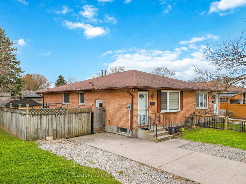 54 Brennan Drive N