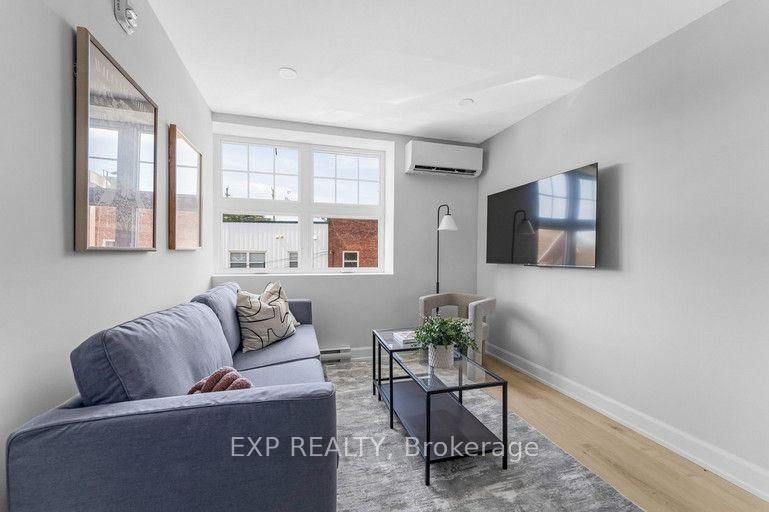 201 - 658 Somerset Street W